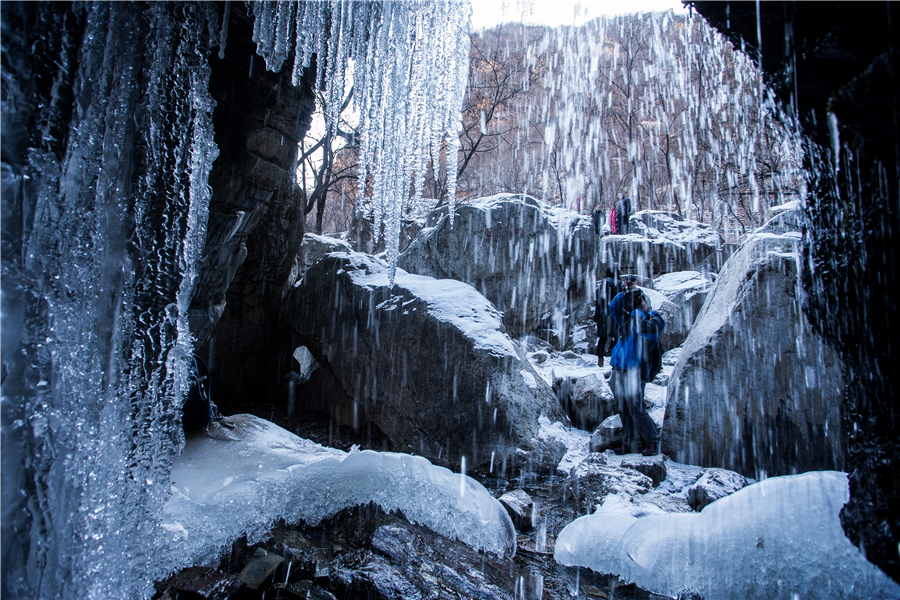 Cold front drives sub-zero temperatures across China