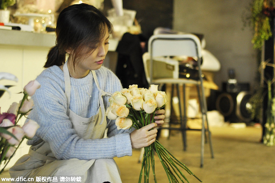 Girl opens special flower shop in Chengdu