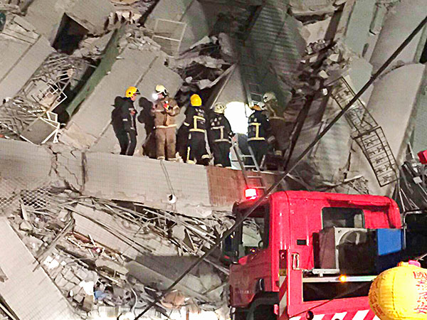 Rescuers race to save surviviors in Taiwan