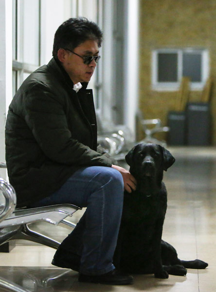 Thieves return guide dog to blind masseur
