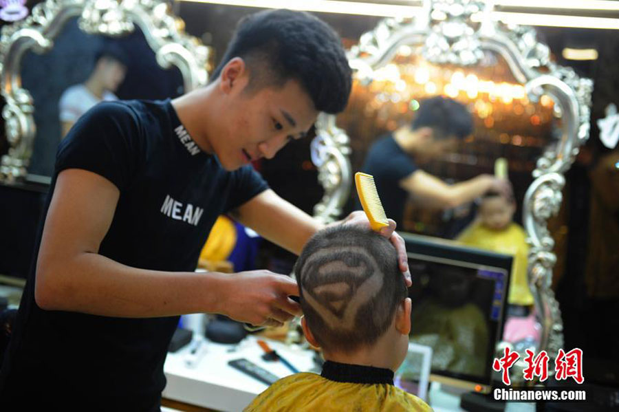 Cutting hair for Longtaitou Festival