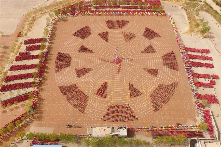 26,000 Kung Fu students form huge patterns