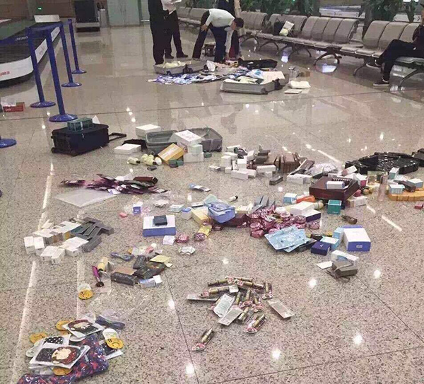 Tourists didn't throw away luggage to avoid tax: customs