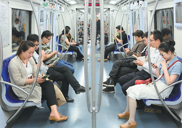 Habit of reading in China expands with mobile tech