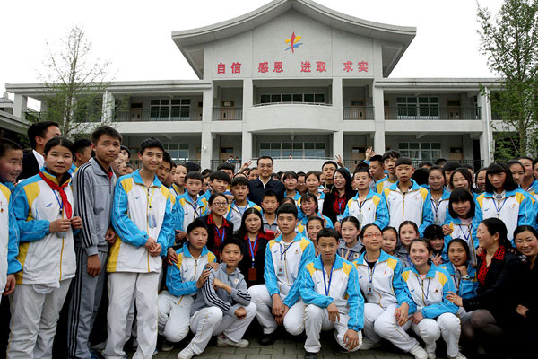 Premier Li stresses building solid schools and hospitals in Lushan
