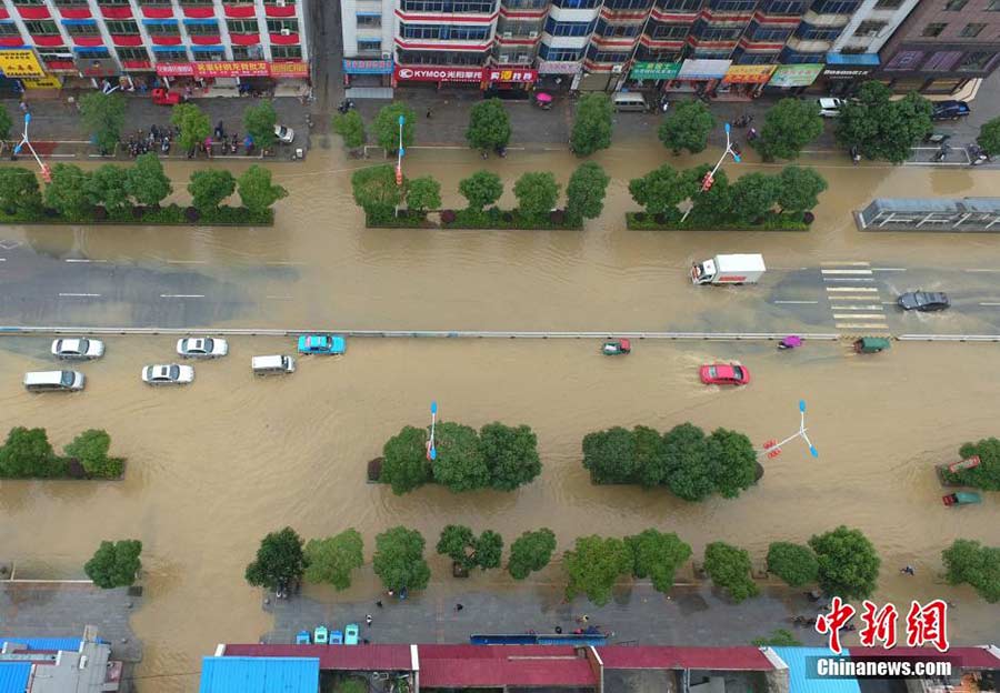 Tornado, heavy rain batters Central China's Hunan