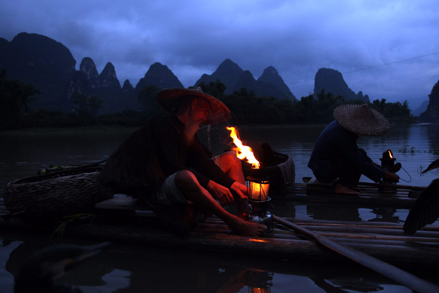 Stars of Lijiang River: Elderly brothers with white beards