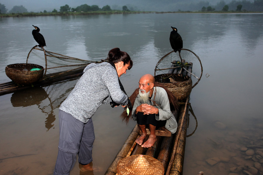 Stars of Lijiang River: Elderly brothers with white beards