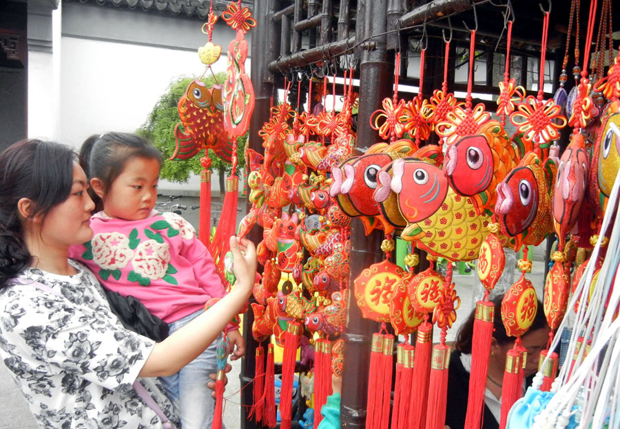 Dragon Boat Festival's colorful customs
