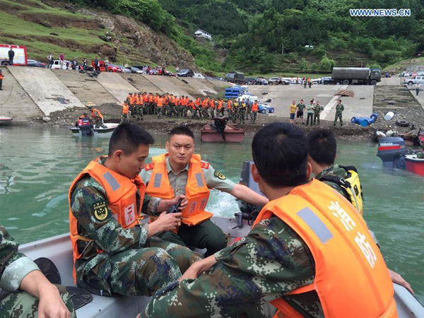 Tour boats suspended after boat capsizes in SW Chinese city