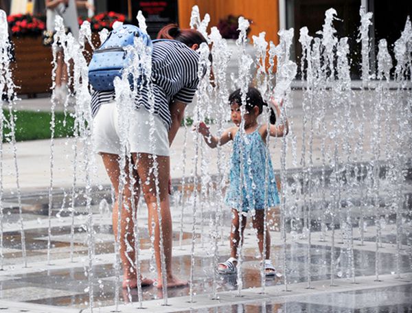 From umbrellas to water fountains: Escaping the scorching summer