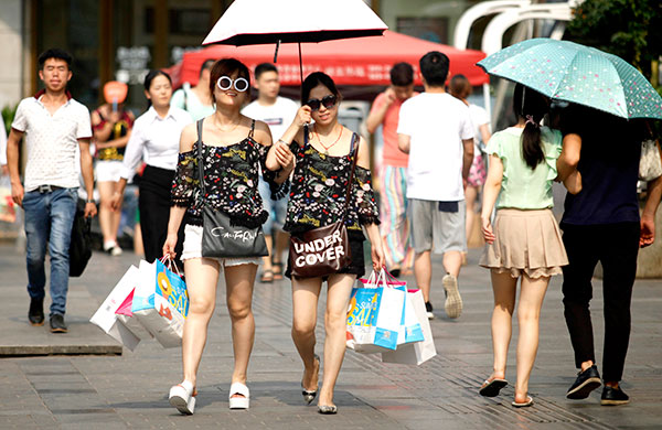 Lingering heat wave altering lifestyles across China