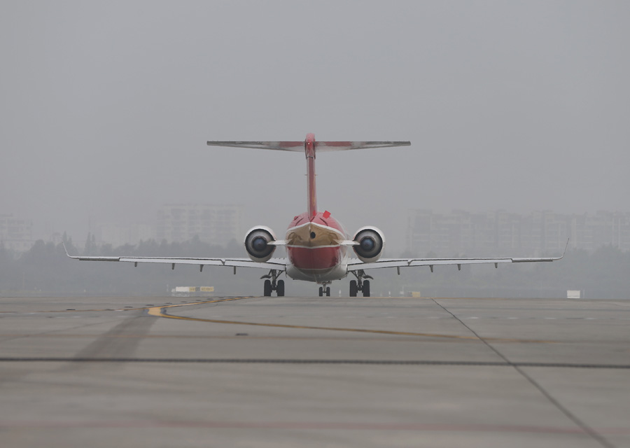 Made-in-China regional jet starts commercial operation