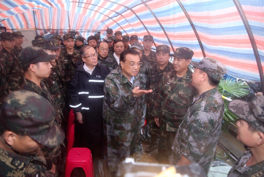 Premier Li visits flood-hit Wuhan