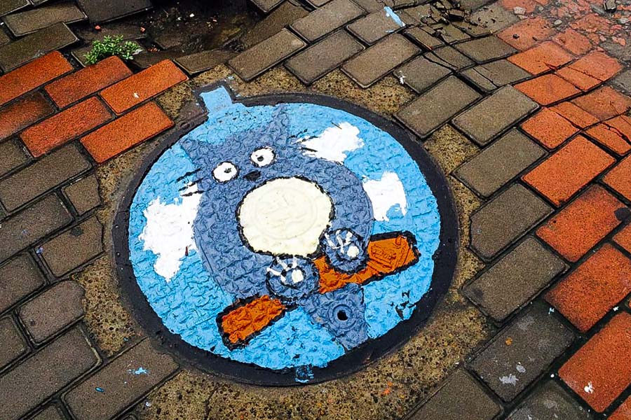 Luoyang university gets cartoon manhole covers