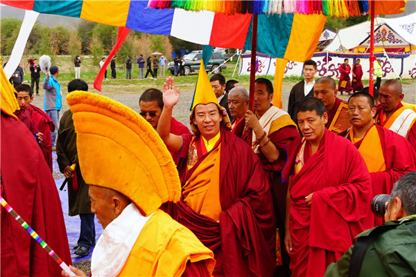 Tibetans gather for sacred ritual