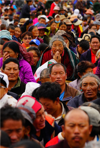 Tibetans gather for sacred ritual