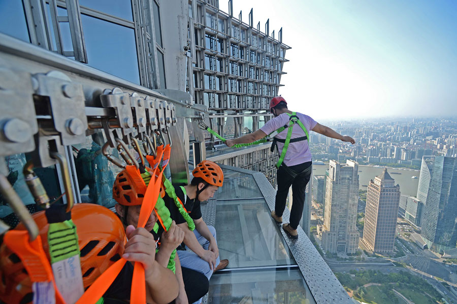 Daredevils brave record Shanghai skywalk