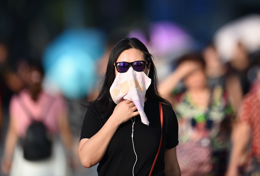 Heat wave sweeps across China