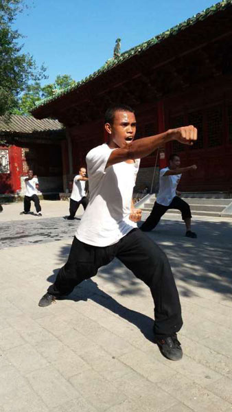 Young Africans learn kung fu at Shaolin Temple