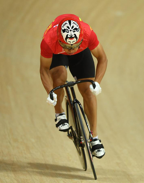 Peking Opera-featured helmets of Olympic champions become popular
