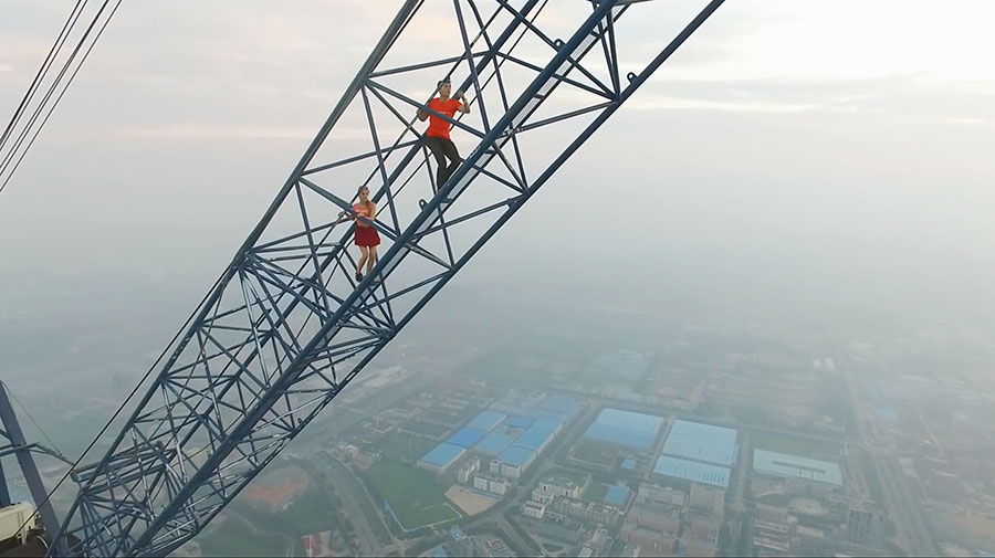 Daredevil couple scales China's tallest construction site
