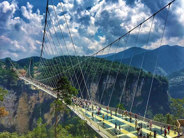 World's longest, highest glass bridge to reopen in Hunan