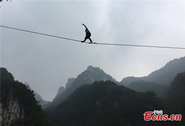 Brit wins highline contest in Chongqing
