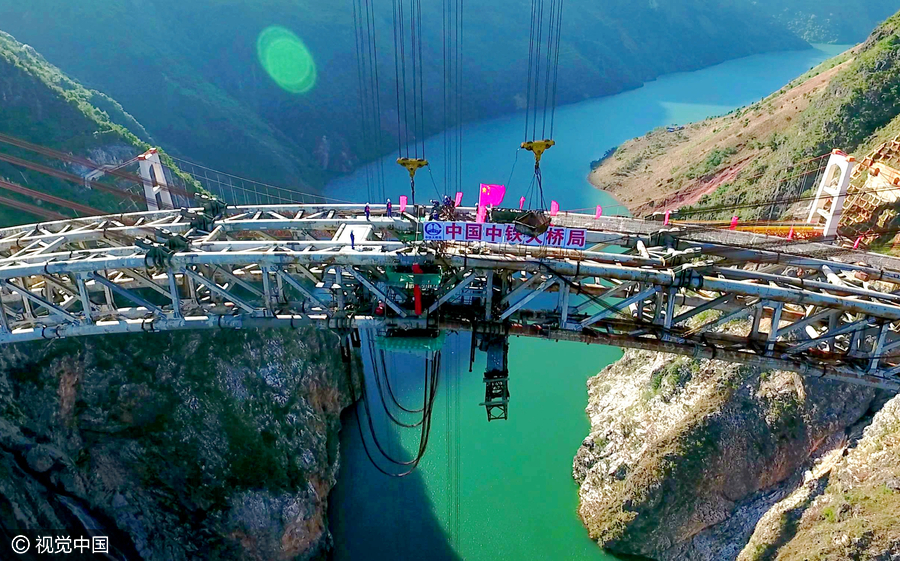 One of longest arch bridges in China successfully closed