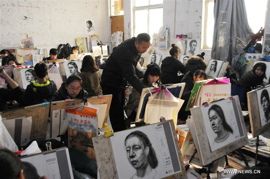 Art students prepare for 2017 college entrance examination