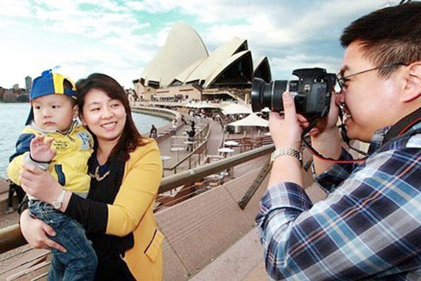 Female tourists dominate China's outbound tourism