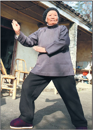 'Kung fu granny' proves a hit