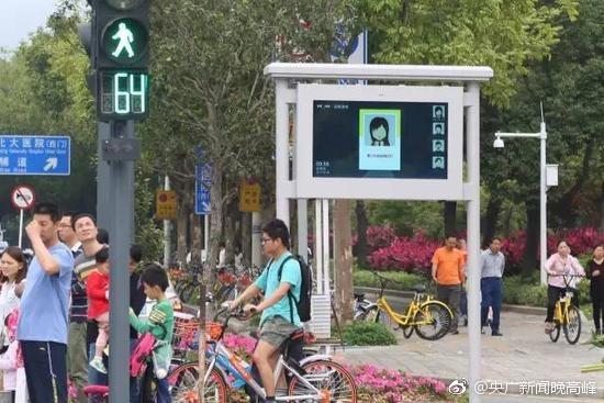 High-tech helps traffic police capture jaywalkers in Shenzhen