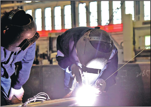 Female welder lights up male-dominated industry
