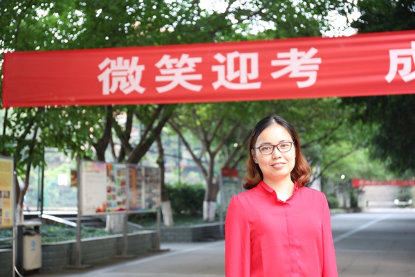 Teacher sends red packets to bless her students before gaokao