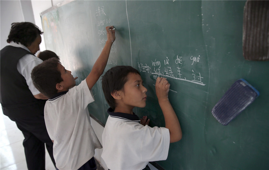 Homework tutor in Xinjiang beloved at age 74