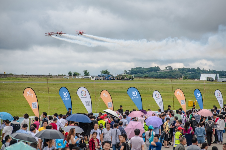 AOPA-China Fly-In 2017 air show opens in SW China's Guizhou