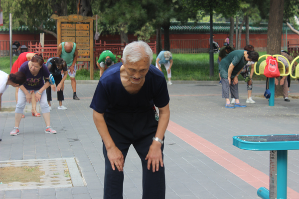 Passionate octogenarians inspire thousands for physical exercise