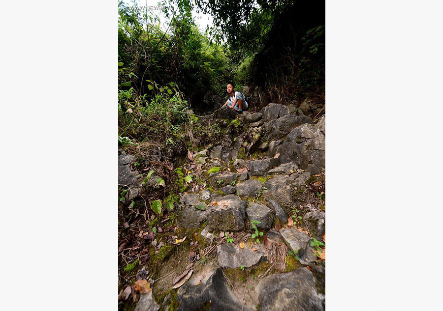 Mountains can't stop boy's dream of going to school