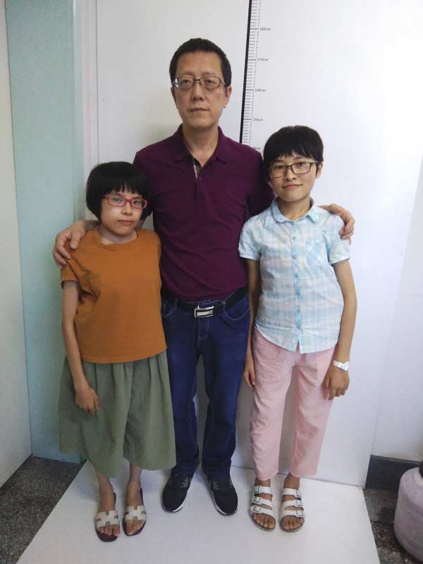 Chengdu doctor helps his patients stand tall