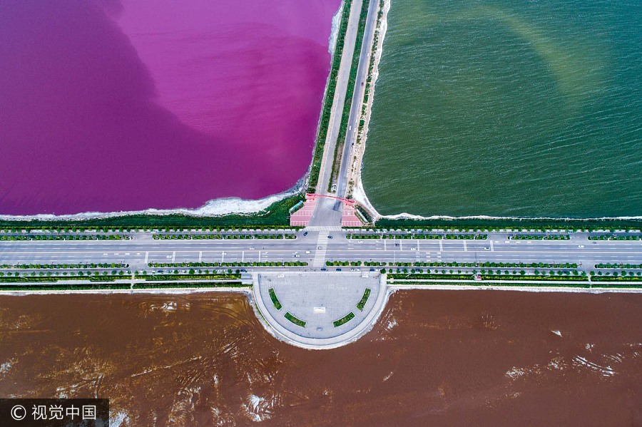 Salt lake in Shanxi looks like double-flavor hot pot