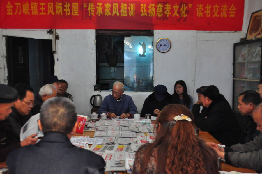 Chongqing man runs free library for 15 years