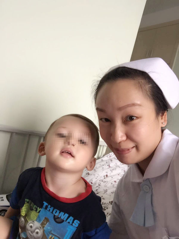 Mother offers thanks to Hubei hospital