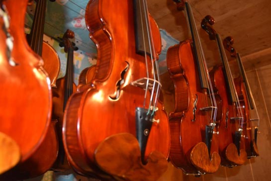 Plucky craftsman produces the perfect violin