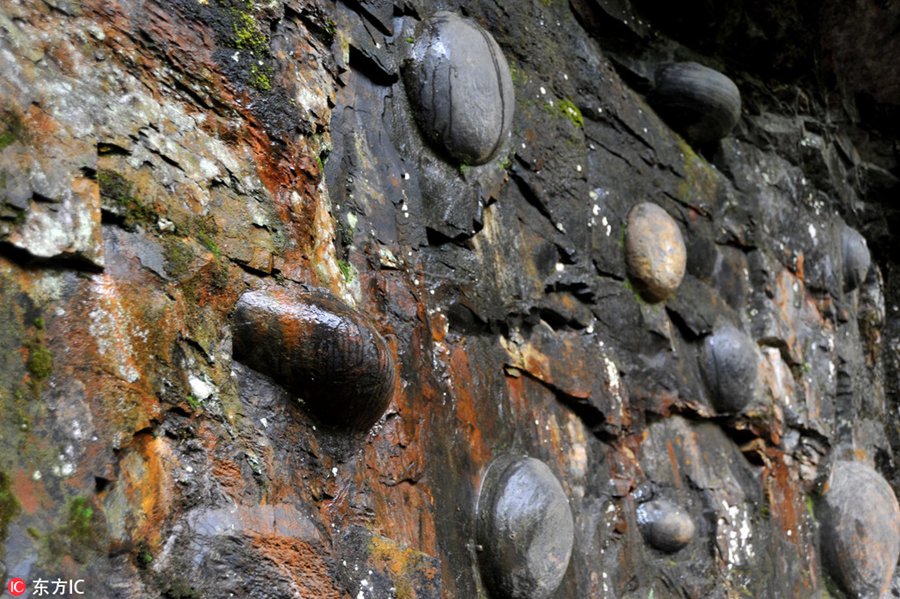 'Egg-laying' cliff attracts online attention in China