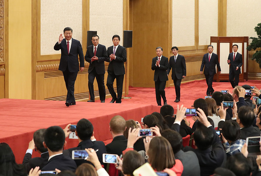 Xi leads top CPC leadership to meet press