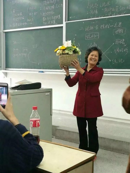 To teacher with love: Students bid farewell to 'Granny He'