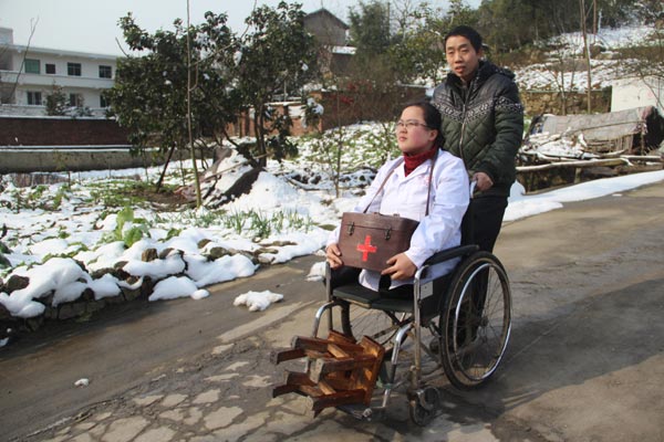 Chongqing legless doctor serves villagers for 16 years
