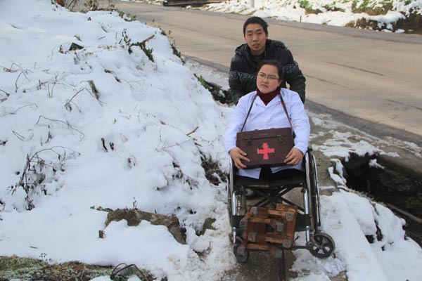 Chongqing legless doctor serves villagers for 16 years
