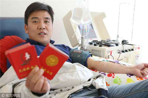 Man helps people in need by donating blood